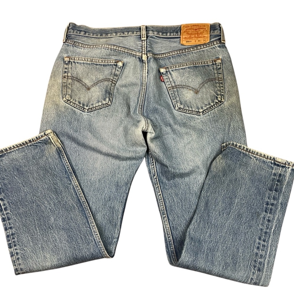 Vintage Levi’s 501 button fly straight leg medium wash jeans 34 x 30